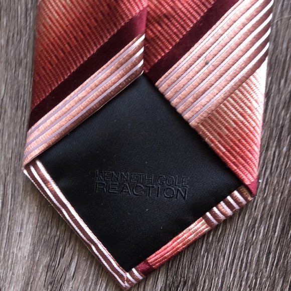 Kenneth Cole Reaction Tie - Picture 6 of 8